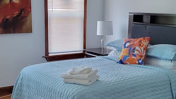 4 bedrooms, iron/ironing board, WiFi, bed sheets