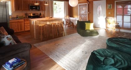 Charming 3-bedroom cabin in  Twain Harte LAKE MEMBERSHIP with AC, WiFi
