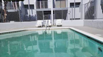 Sæsonbestemt udendørs pool