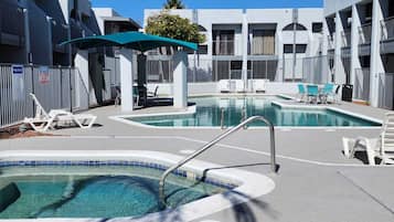 Piscina externa sazonal