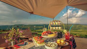 Breakfast, lunch and dinner served