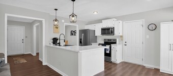 Stylish Comfort Near Fort Bragg – Family & Business Friendly!