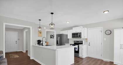 Stylish Comfort Near Fort Bragg – Family & Business Friendly!