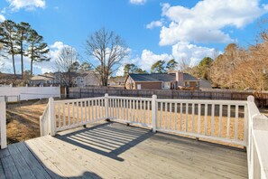 Terrace/patio - Stylish Comfort Near Fort Bragg – Family & Business Friendly! (Fayetteville)