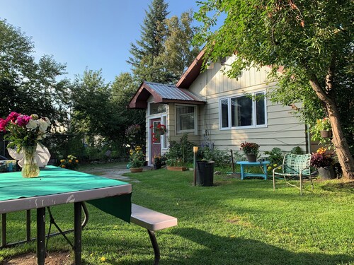 Riverfront, super convenient, walk to cultural/dining centers, well kept, comfy