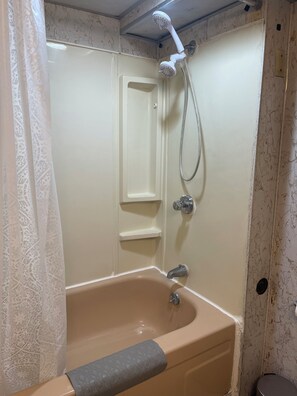 Hair dryer, towels, soap, toilet paper - Riverfront, super convenient, walk to cultural/dining centers, well kept, comfy (Fairbanks)
