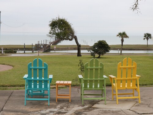 Gone Coastal - Three-bedroom condo in fabulous Rockport, Texas.