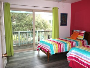 3 habitaciones, tabla de planchar con plancha, wifi y ropa de cama 