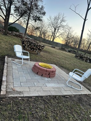Terrace/patio - Charming 1-bedroom house in terrific Harrisburg with AC, WiFi (Harrisburg)