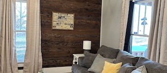 Charming 1-bedroom house in terrific Harrisburg with AC, WiFi