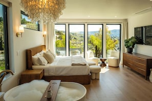 6 bedrooms, desk, iron/ironing board, WiFi