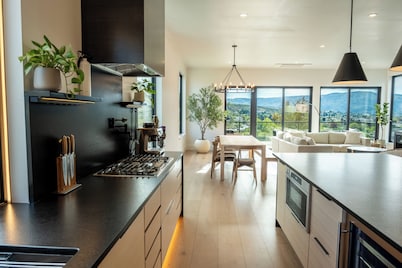 Ultra Luxury Chelan Lake House w/ Sauna, Steam Room, Cold Plunge, and Hot Tub
