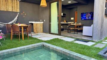 Studio | Outdoor dining