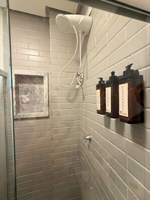 Studio | Bathroom | Shower, towels