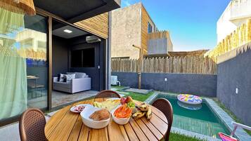 Studio | Outdoor dining