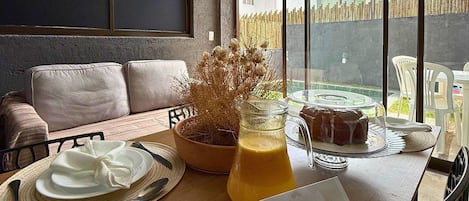 Studio | Tempat makan