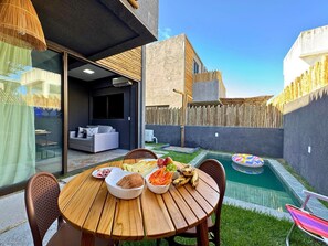 Studio | Outdoor dining