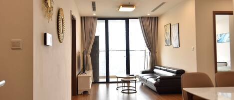 Apartament, 3 dormitoris, vistes al llac | Sala d'estar | Televisor de pantalla plana, Netflix i serveis de streaming