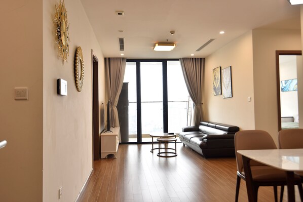 公寓, 3 間臥室, 湖景 | 起居區 | 55-吋平面電視、有線頻道、Netflix、串流服務