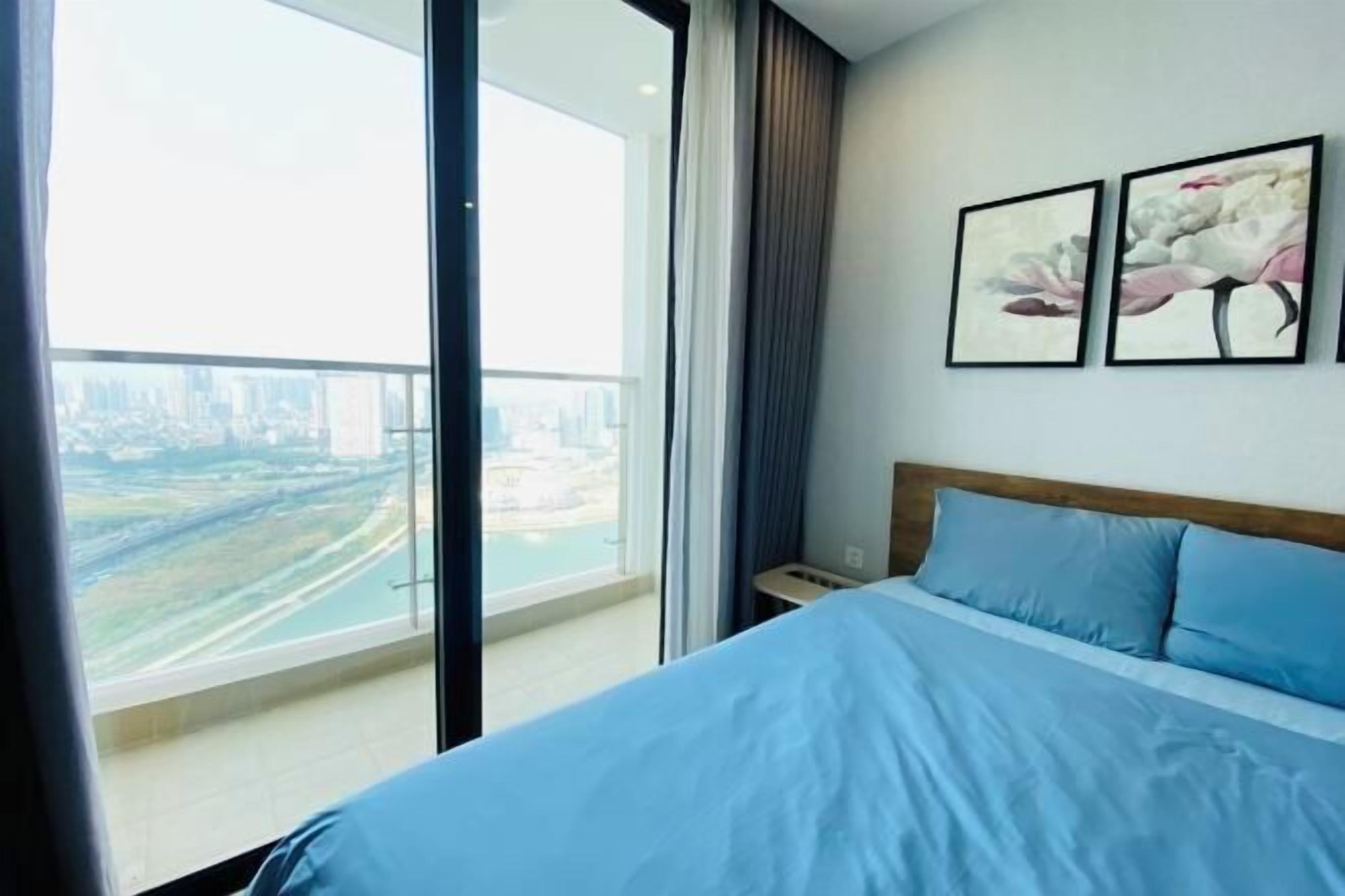 書桌、筆電工作空間、免費無線上網、床單