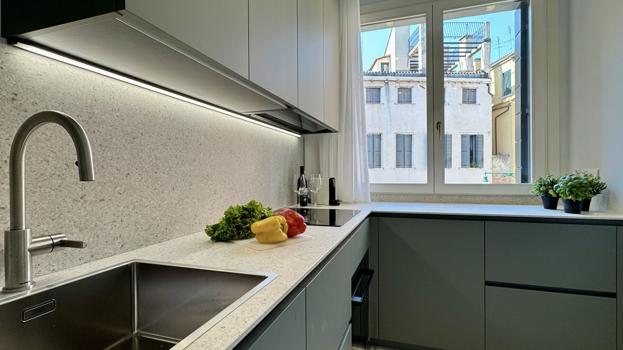 Frigorifero, microonde, forno, lavastoviglie