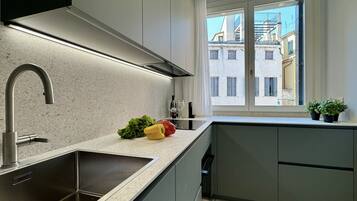 Frigorifero, microonde, forno, lavastoviglie