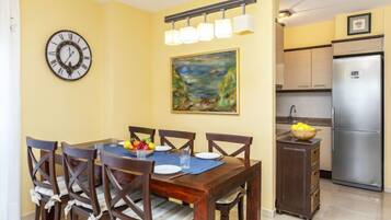 House, 4 Bedrooms | Dining