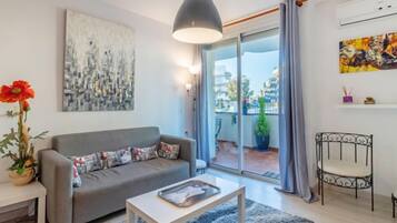 House, 4 Bedrooms, Terrace | Living area