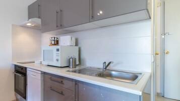 House, 4 Bedrooms, Terrace | Private kitchen