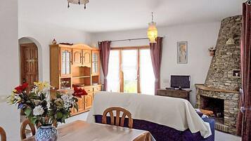 House, 4 Bedrooms | Interior