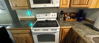 Cozy 2 Bedroom in Fairbanks with Wifi