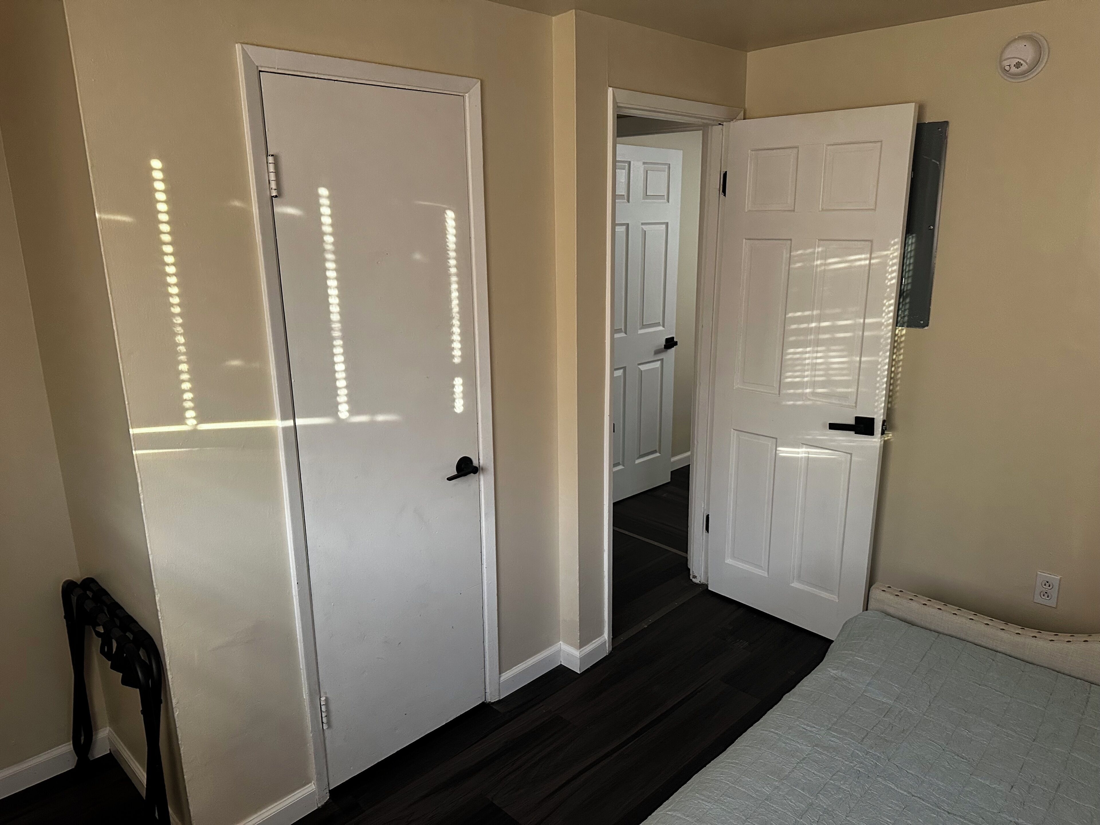 2 chambres, fer et planche à repasser, Wi-Fi, draps fournis