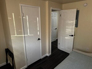 2 chambres, fer et planche à repasser, Wi-Fi, draps fournis