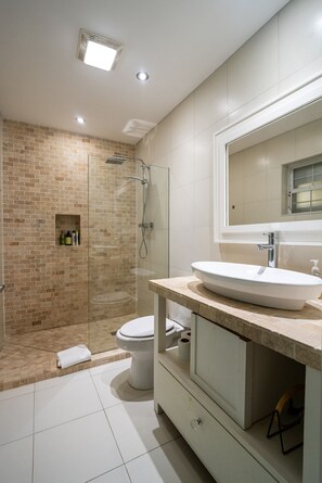 Shower, towels