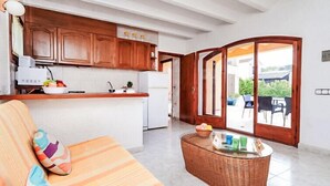 House, 4 Bedrooms, Terrace | Living area