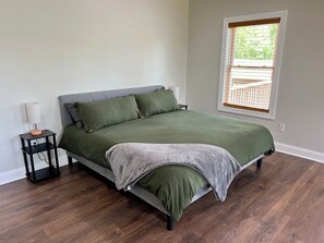 3 bedrooms, desk, iron/ironing board, travel crib