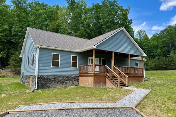 Modern cabin on 3 peaceful acres w/ private pond, located between NRG and lake.