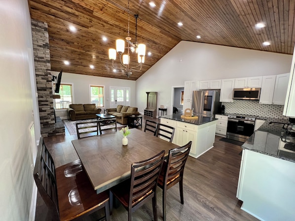 Interior - Cozy 3 BR Cabin with Pond on 3 acres / New River Gorge / Summersville Lake (Mount Lookout)