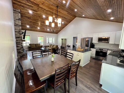 Adventure Cabin w/ Private Pond Near New River Gorge, Gauley & Summersville Lake