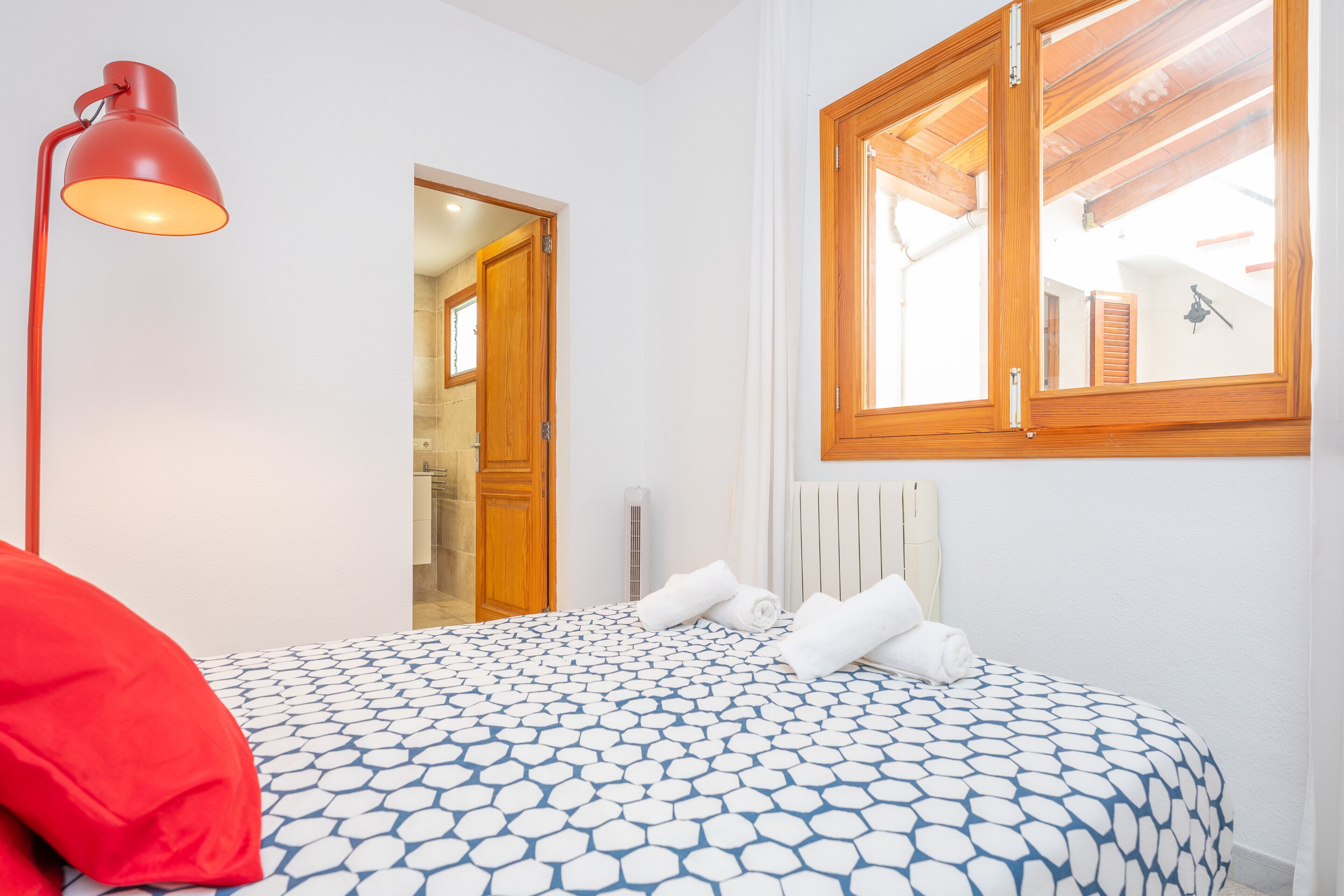 3 slaapkamers, een strijkplank/strijkijzer, gratis wifi, beddengoed