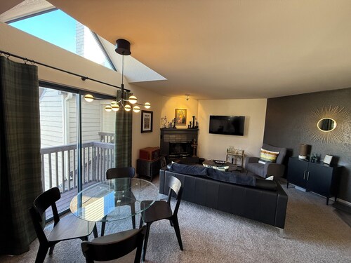 POOL, laundry in-unit, super clean, 2-bed 2-bath, unique decor & gas fireplace