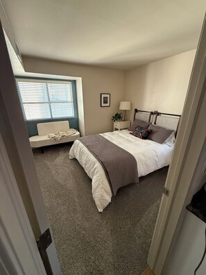 2 bedrooms, desk, iron/ironing board, free WiFi