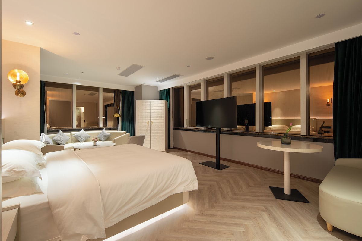 Luxury Suite, City View | View from room