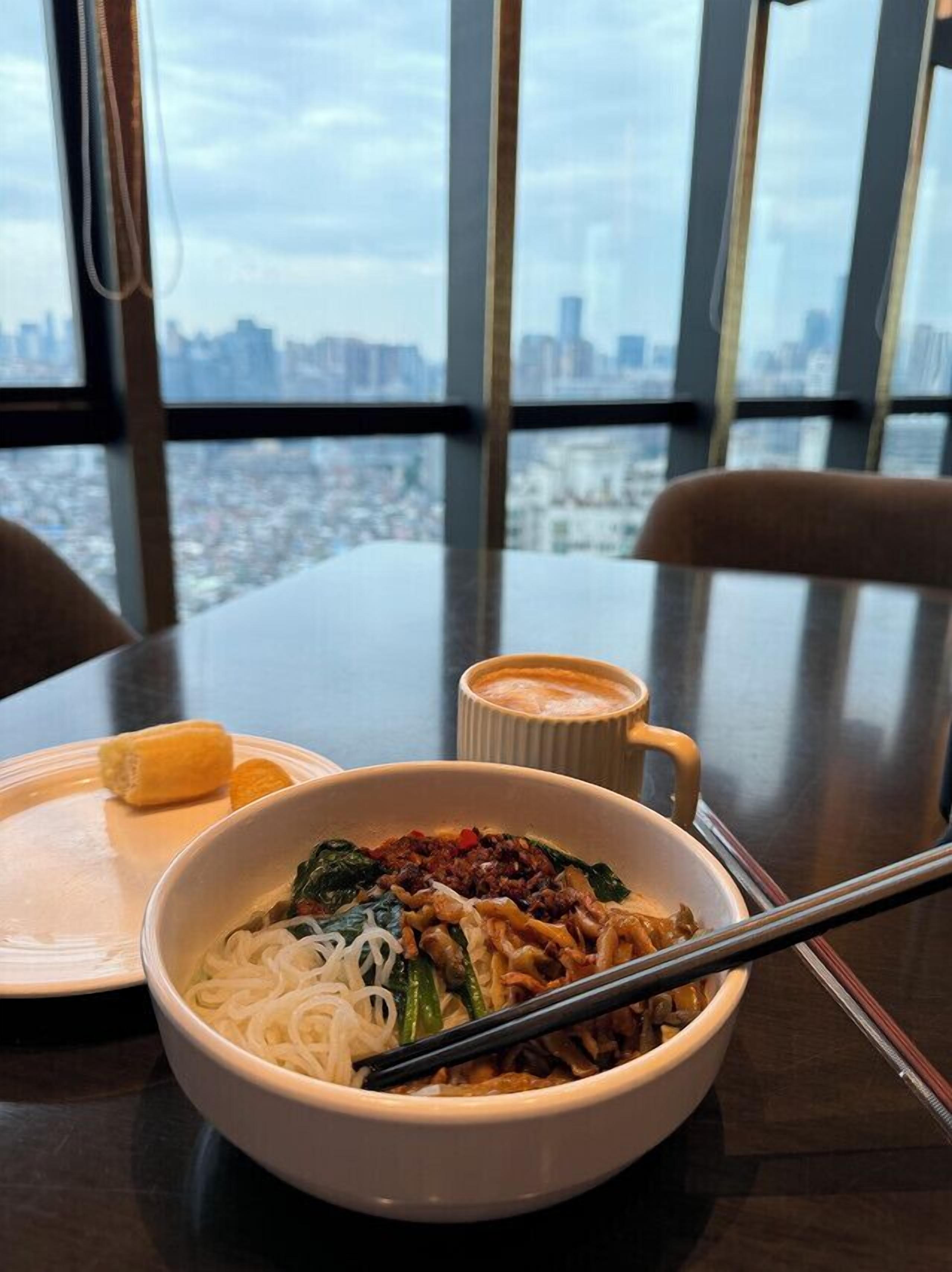 Café da manhã self-service grátis todos os dias