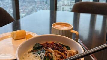 Desayuno de autoservicio incluido todos los días