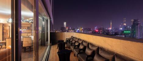 Premier Suite, City View | Terrace/patio