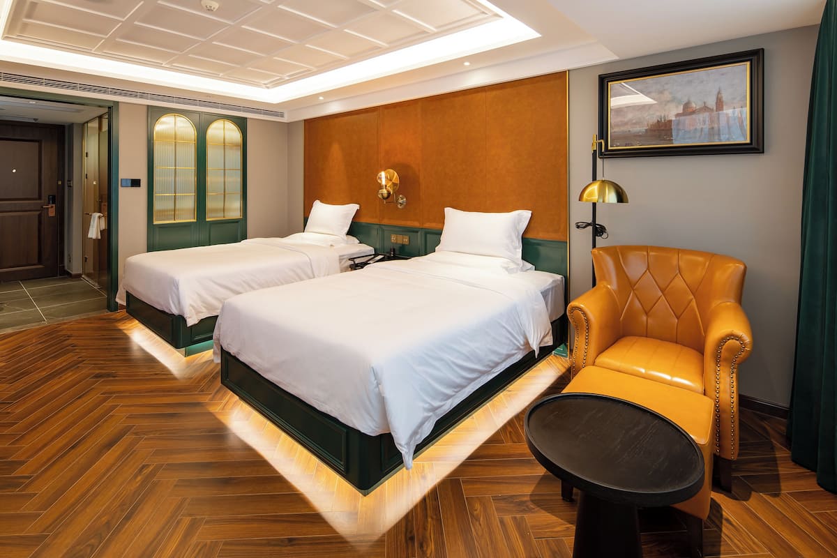 Luxury Twin Room, City View