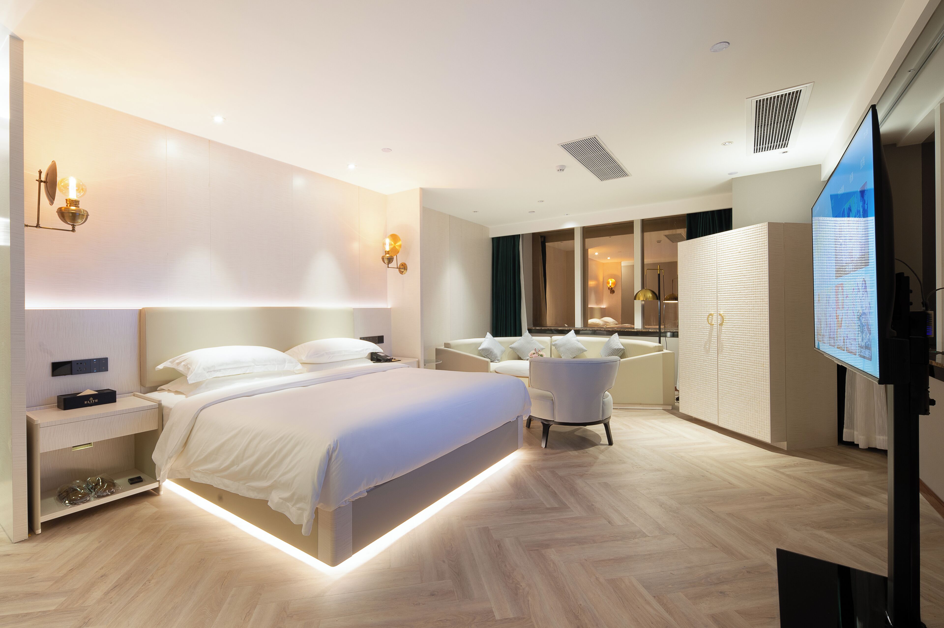 Ropa de cama hipoalergénica, cubrecamas y artículos del minibar gratis 