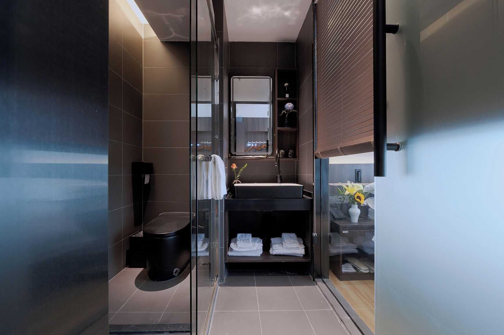 Habitación doble de lujo, vista a la ciudad | Baño | Regadera, amenidades de baño gratuitas, secadora de cabello, pantuflas 