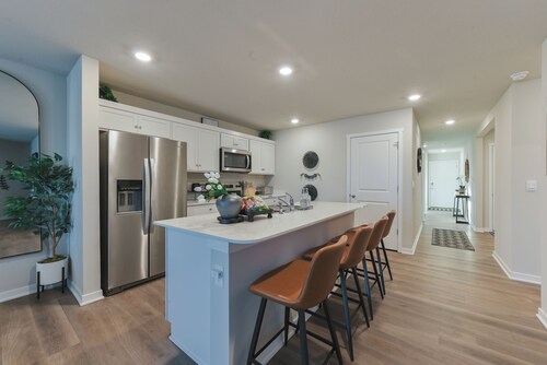 Spacious 5-bedroom house with AC and WiFi in fantastic NE Ankeny